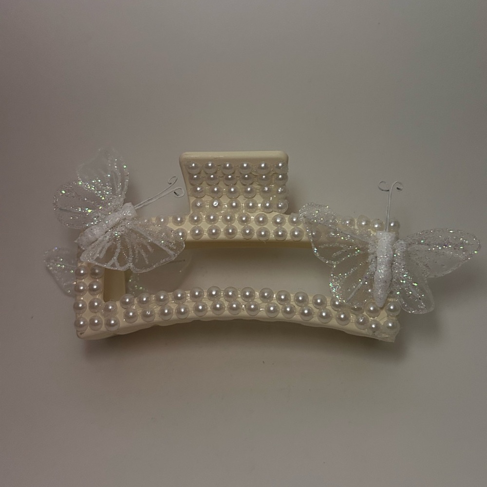 Cream Hair Clip with Pearls and Butterflies
